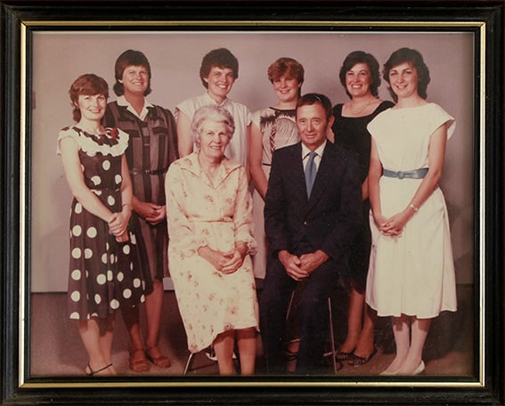 Old photo of family with 6 daughters