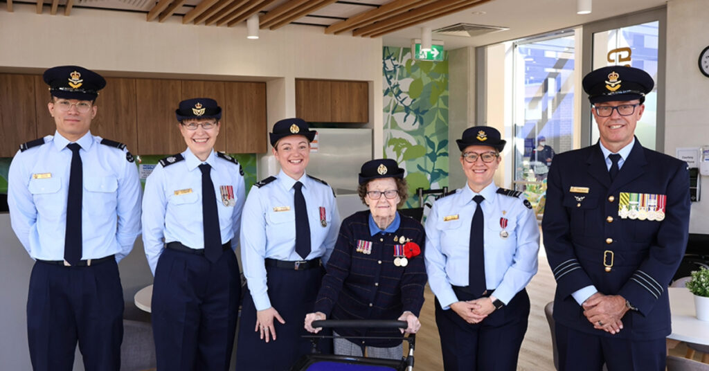Resthaven World War II veteran Mrs Muriel Dick honoured by visit from RAAF
